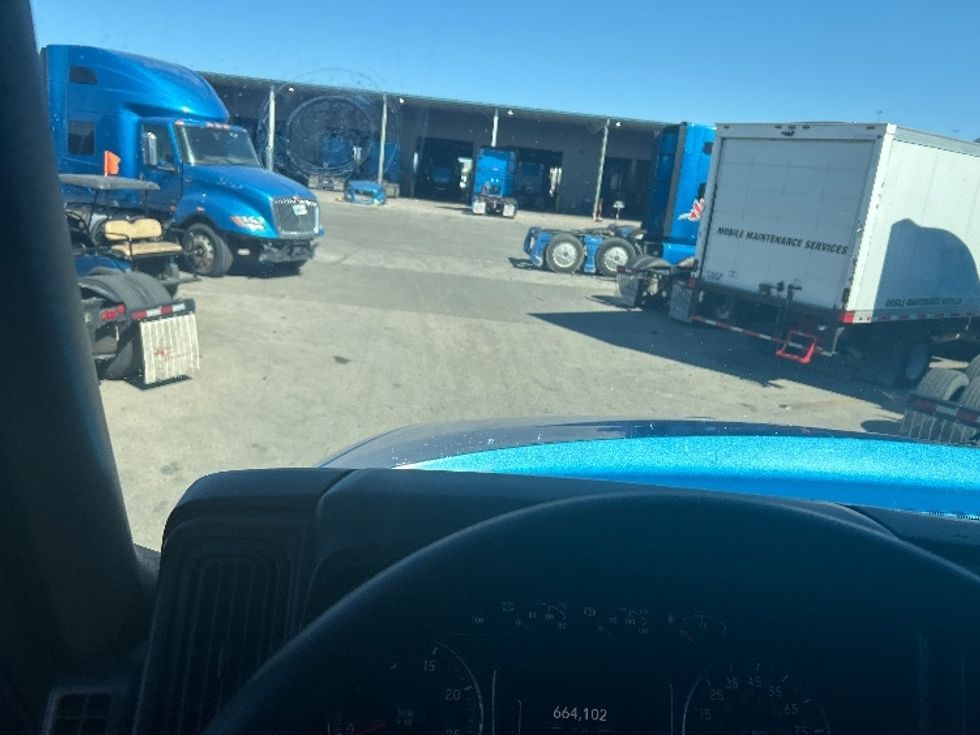 Sleeper Tractor-Heavy Duty Tractors-International-2021-LT625-El Paso-TX-664,112\n\t\tmiles-$ 33,250 - Image 11