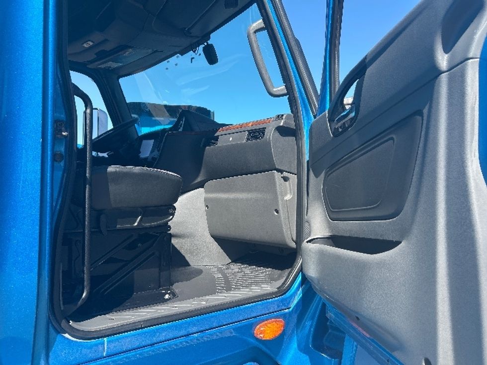 Sleeper Tractor-Heavy Duty Tractors-International-2021-LT625-El Paso-TX-664,112\n\t\tmiles-$ 33,250 - Image 13