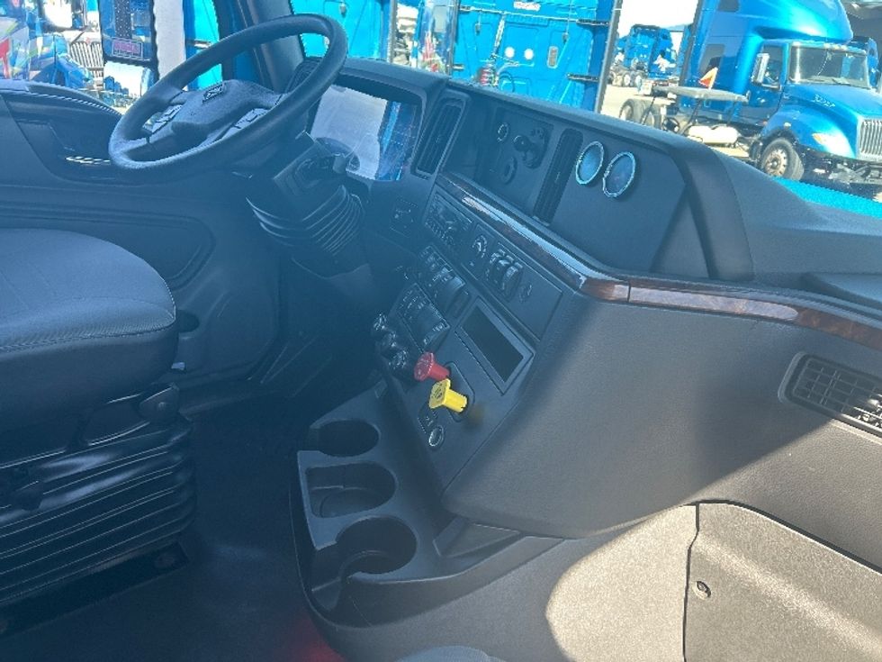 Sleeper Tractor-Heavy Duty Tractors-International-2021-LT625-El Paso-TX-664,112\n\t\tmiles-$ 33,250 - Image 15