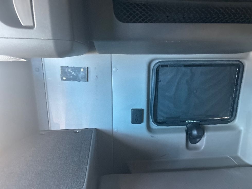 Sleeper Tractor-Heavy Duty Tractors-International-2021-LT625-El Paso-TX-664,112\n\t\tmiles-$ 33,250 - Image 19