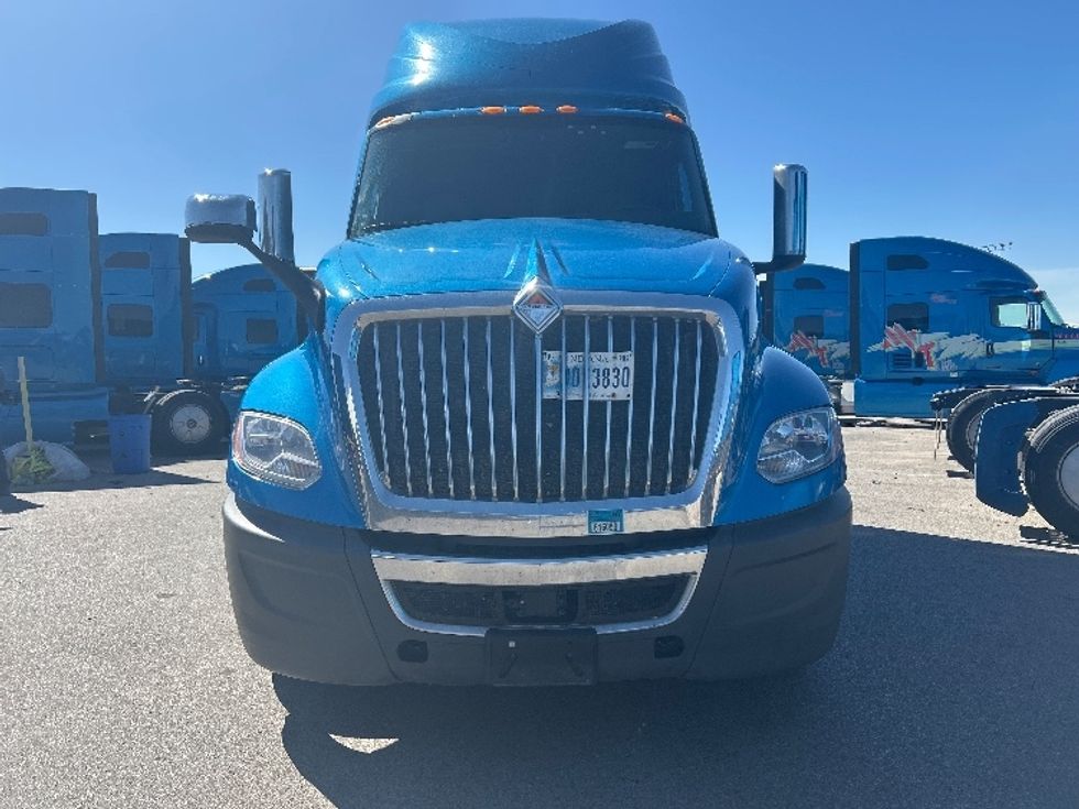 Sleeper Tractor-Heavy Duty Tractors-International-2021-LT625-El Paso-TX-664,112\n\t\tmiles-$ 33,250 - Image 2