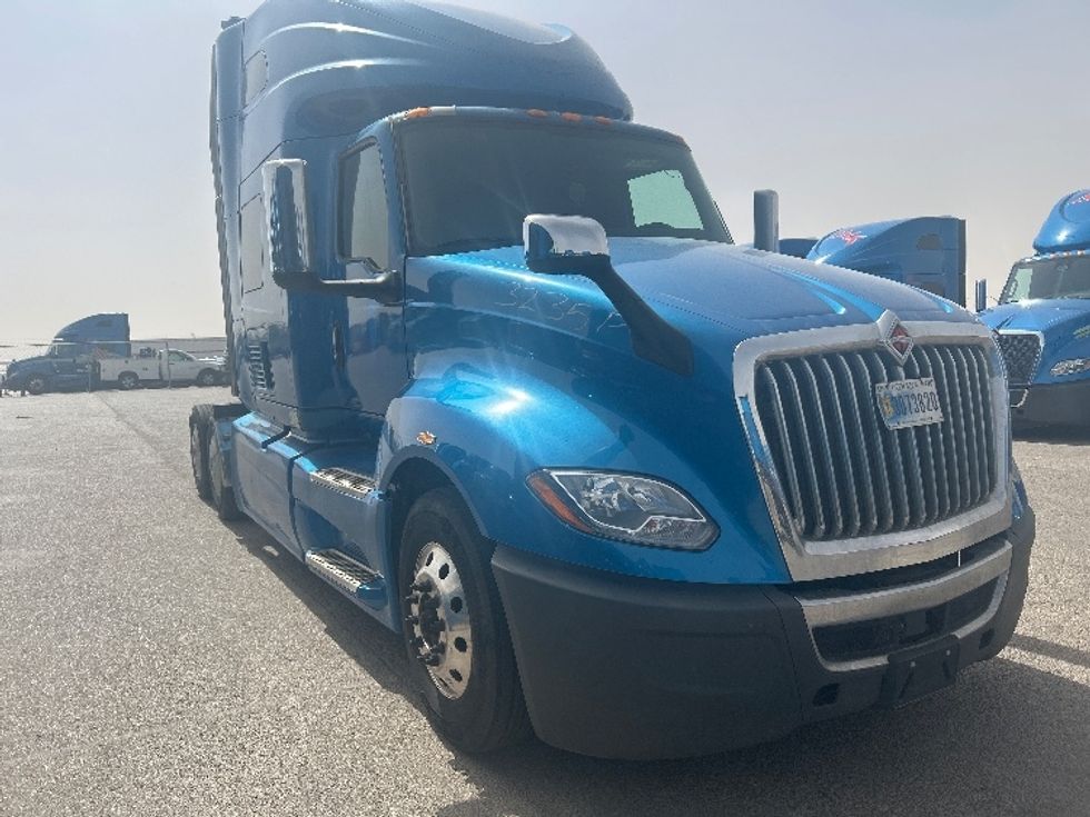 Sleeper Tractor-Heavy Duty Tractors-International-2021-LT625-El Paso-TX-673,908\n\t\tmiles-$ 33,250 - Image 1