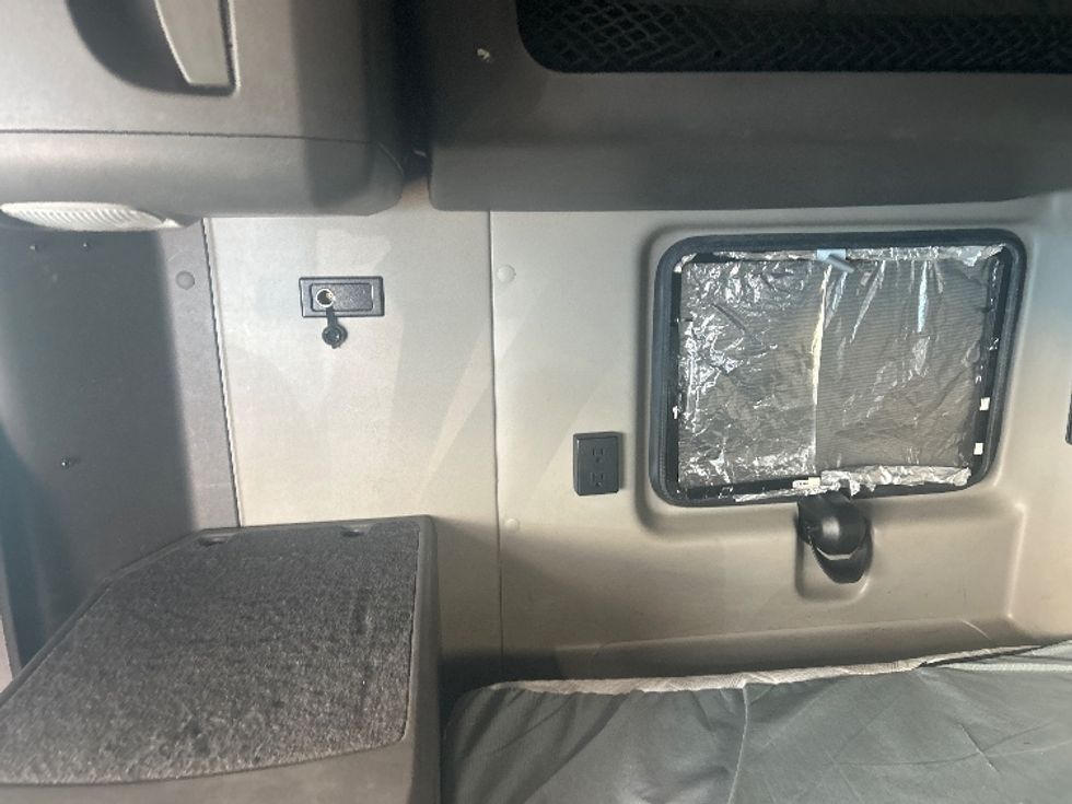 Sleeper Tractor-Heavy Duty Tractors-International-2021-LT625-El Paso-TX-673,908\n\t\tmiles-$ 33,250 - Image 19