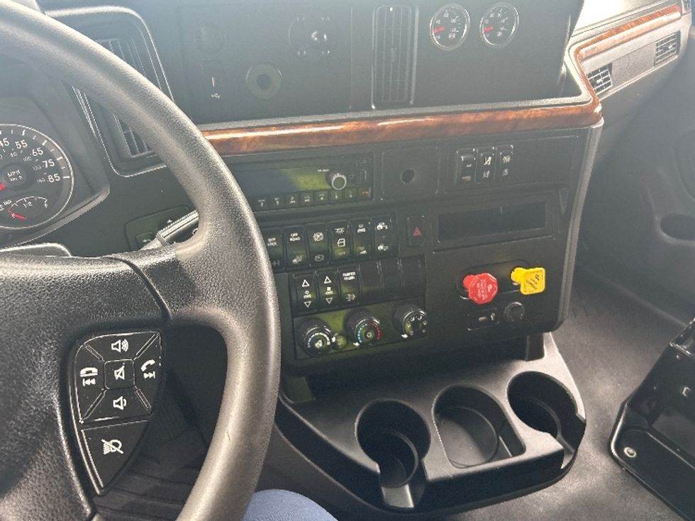 Sleeper Tractor-Heavy Duty Tractors-International-2021-LT625-El Paso-TX-684,720\n\t\tmiles-$ 31,250 - Image 10