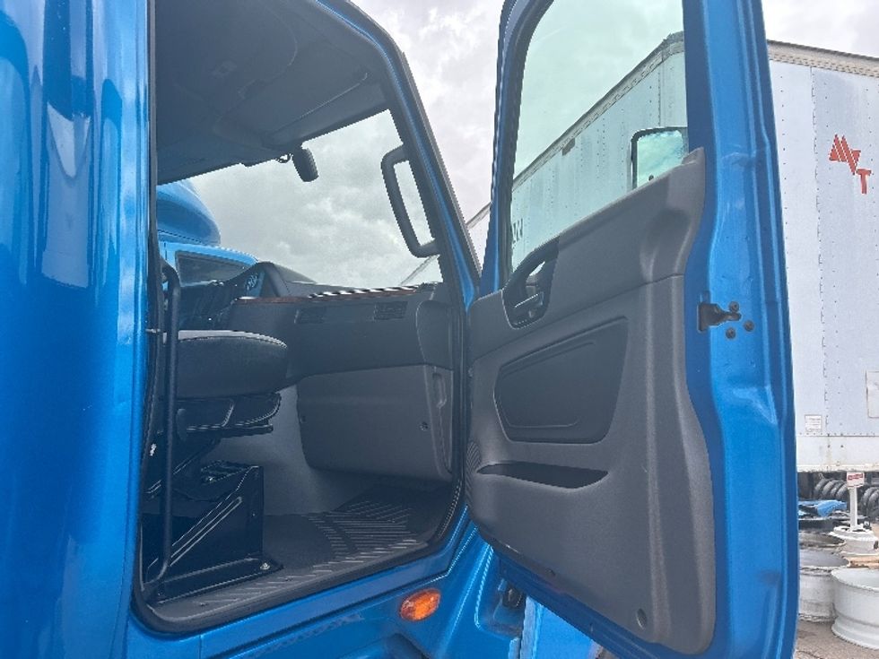 Sleeper Tractor-Heavy Duty Tractors-International-2021-LT625-El Paso-TX-684,720\n\t\tmiles-$ 31,250 - Image 12