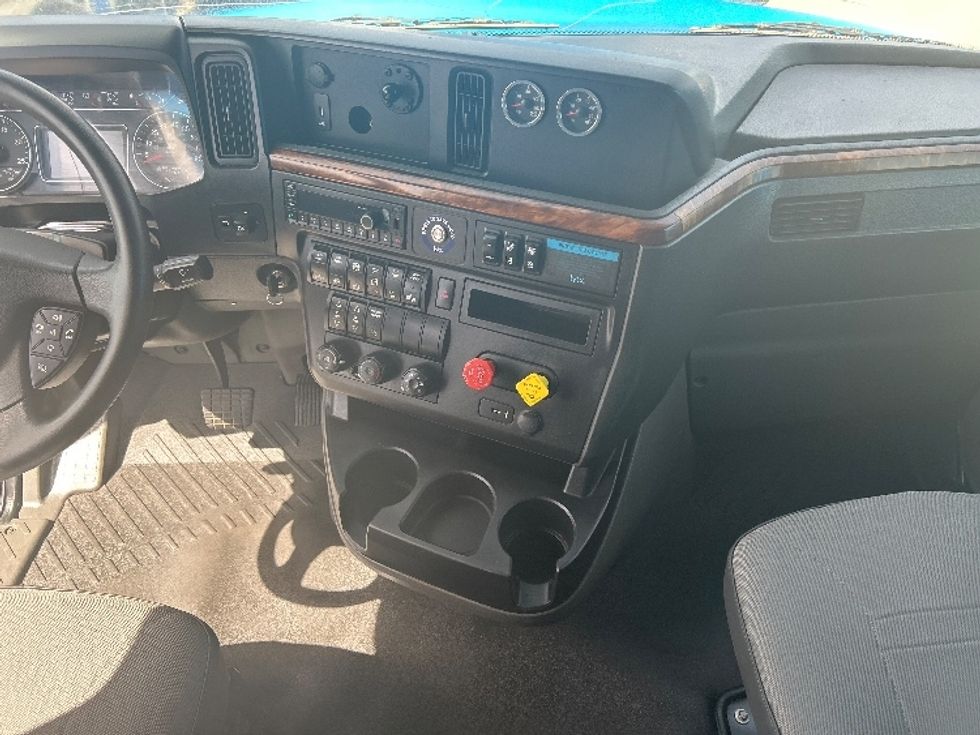 Sleeper Tractor-Heavy Duty Tractors-International-2021-LT625-El Paso-TX-685,676\n\t\tmiles-$ 33,250 - Image 12