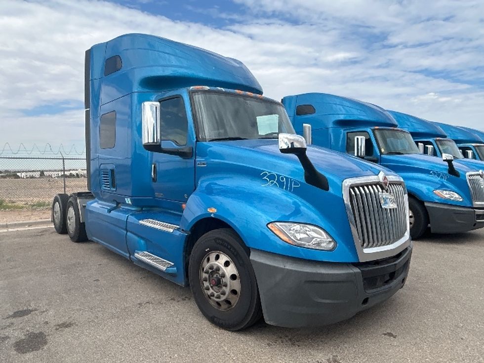 Sleeper Tractor-Heavy Duty Tractors-International-2021-LT625-El Paso-TX-686,587\n\t\tmiles-$ 32,000 - Image 1