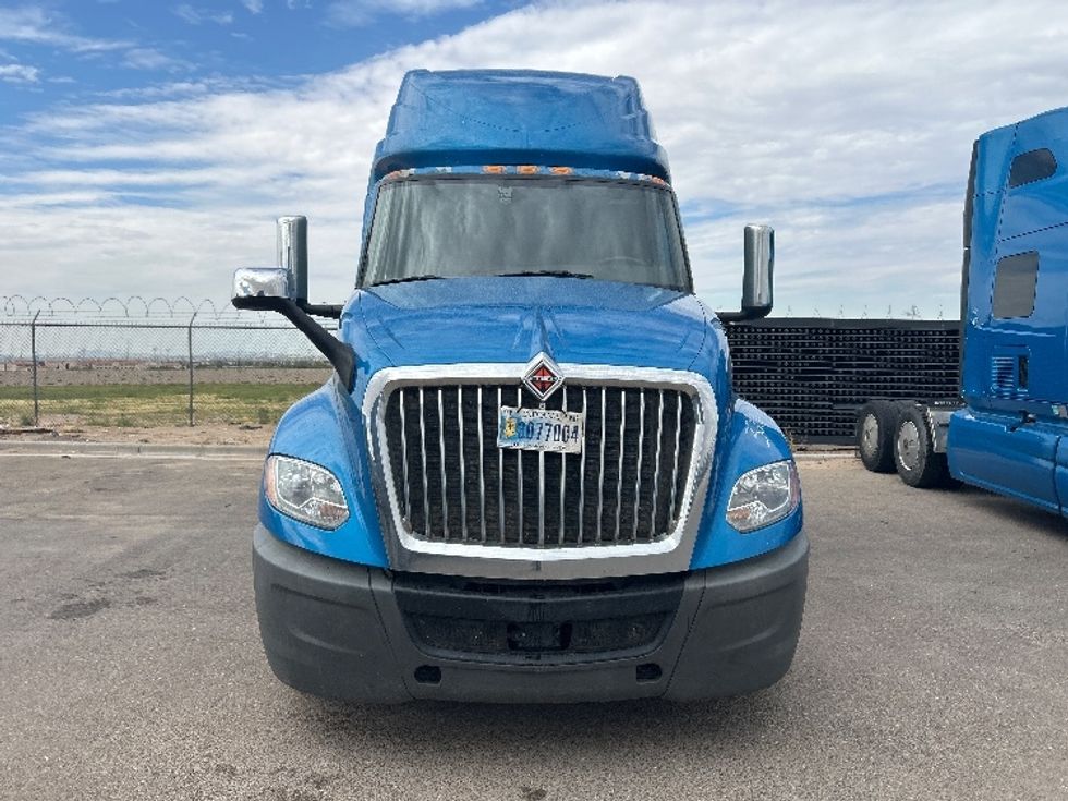 Sleeper Tractor-Heavy Duty Tractors-International-2021-LT625-El Paso-TX-686,587\n\t\tmiles-$ 32,000 - Image 2