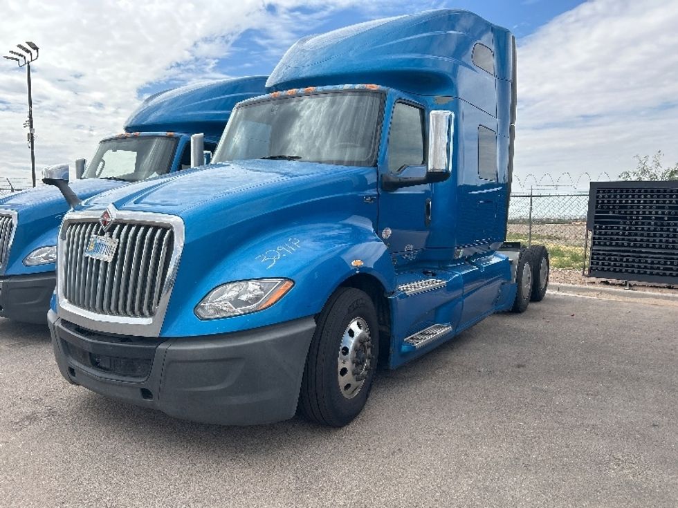 Sleeper Tractor-Heavy Duty Tractors-International-2021-LT625-El Paso-TX-686,587\n\t\tmiles-$ 32,000 - Image 3