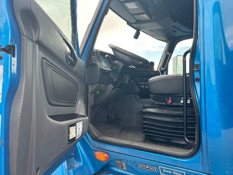 Sleeper Tractor-Heavy Duty Tractors-International-2021-LT625-El Paso-TX-686,587\n\t\tmiles-$ 32,000 - Image 9
