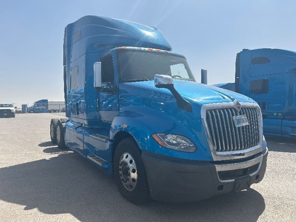 Sleeper Tractor-Heavy Duty Tractors-International-2021-LT625-El Paso-TX-704,843\n\t\tmiles-$ 33,250 - Image 1