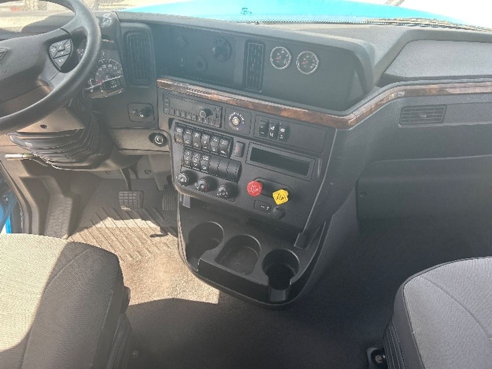 Sleeper Tractor-Heavy Duty Tractors-International-2021-LT625-El Paso-TX-704,843\n\t\tmiles-$ 33,250 - Image 12