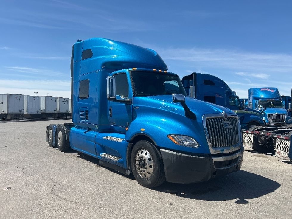 Sleeper Tractor-Heavy Duty Tractors-International-2021-LT625-El Paso-TX-706,960\n\t\tmiles-$ 28,250 - Image 1
