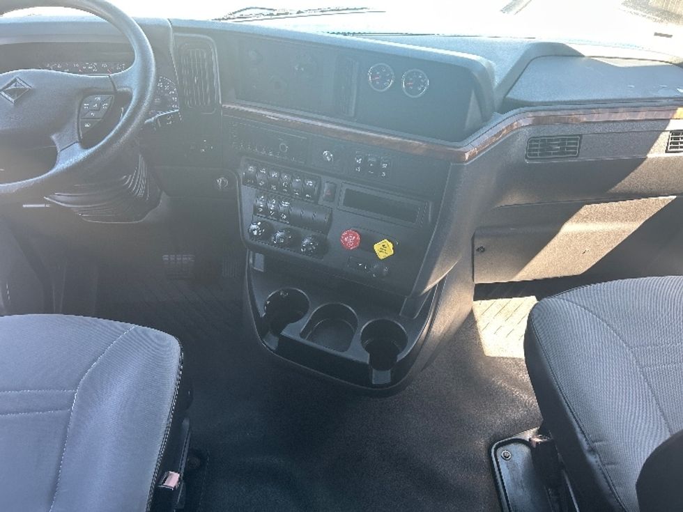Sleeper Tractor-Heavy Duty Tractors-International-2021-LT625-El Paso-TX-706,960\n\t\tmiles-$ 28,250 - Image 12