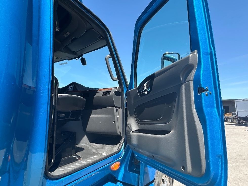 Sleeper Tractor-Heavy Duty Tractors-International-2021-LT625-El Paso-TX-706,960\n\t\tmiles-$ 28,250 - Image 13