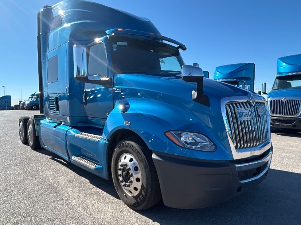 Sleeper Tractor-Heavy Duty Tractors-International-2021-LT625-El Paso-TX-713,215\n\t\tmiles-$ 29,750 - Image 1