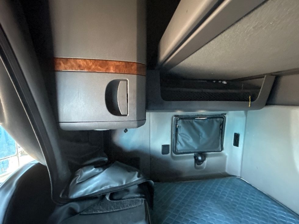 Sleeper Tractor-Heavy Duty Tractors-International-2021-LT625-El Paso-TX-713,215\n\t\tmiles-$ 29,750 - Image 19