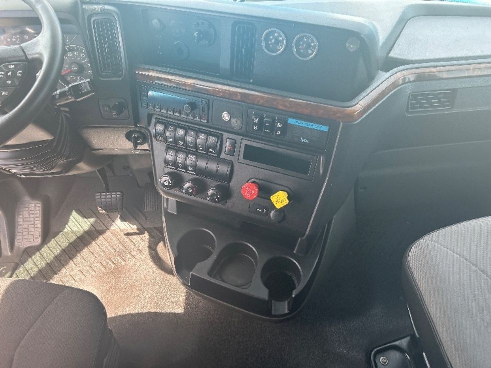 Sleeper Tractor-Heavy Duty Tractors-International-2021-LT625-El Paso-TX-717,116\n\t\tmiles-$ 33,250 - Image 12