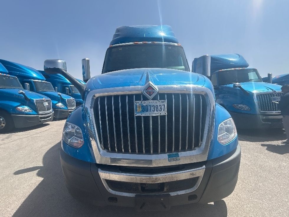 Sleeper Tractor-Heavy Duty Tractors-International-2021-LT625-El Paso-TX-717,116\n\t\tmiles-$ 33,250 - Image 2