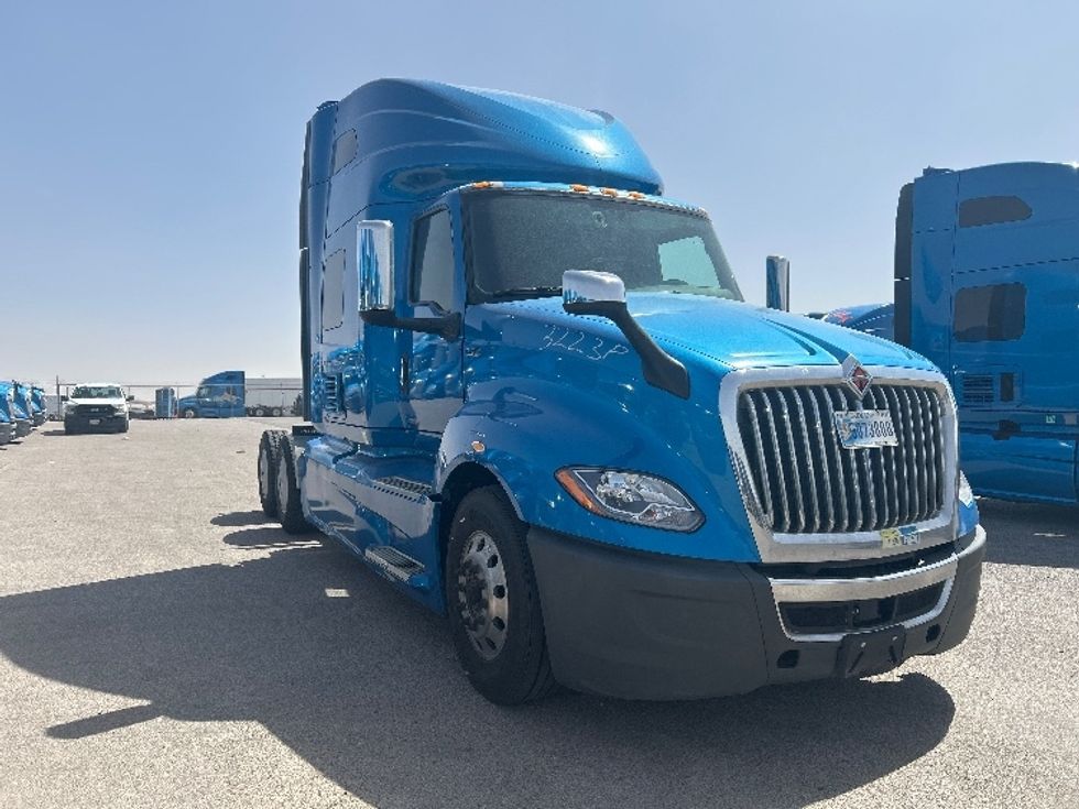 Sleeper Tractor-Heavy Duty Tractors-International-2021-LT625-El Paso-TX-718,393\n\t\tmiles-$ 33,250 - Image 1