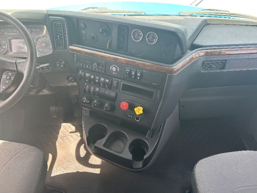 Sleeper Tractor-Heavy Duty Tractors-International-2021-LT625-El Paso-TX-718,393\n\t\tmiles-$ 33,250 - Image 12