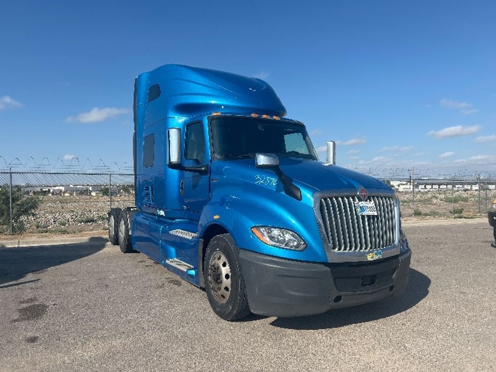Sleeper Tractor-Heavy Duty Tractors-International-2021-LT625-El Paso-TX-719,265\n\t\tmiles-$ 31,500 - Image 1