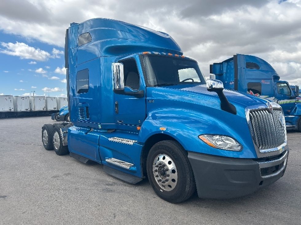 Sleeper Tractor-Heavy Duty Tractors-International-2021-LT625-El Paso-TX-719,523\n\t\tmiles-$ 31,250 - Image 1