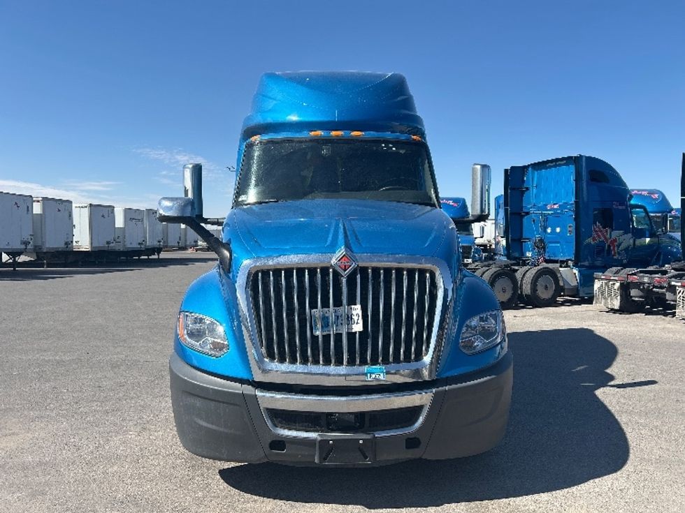 Sleeper Tractor-Heavy Duty Tractors-International-2021-LT625-El Paso-TX-721,593\n\t\tmiles-$ 33,250 - Image 2