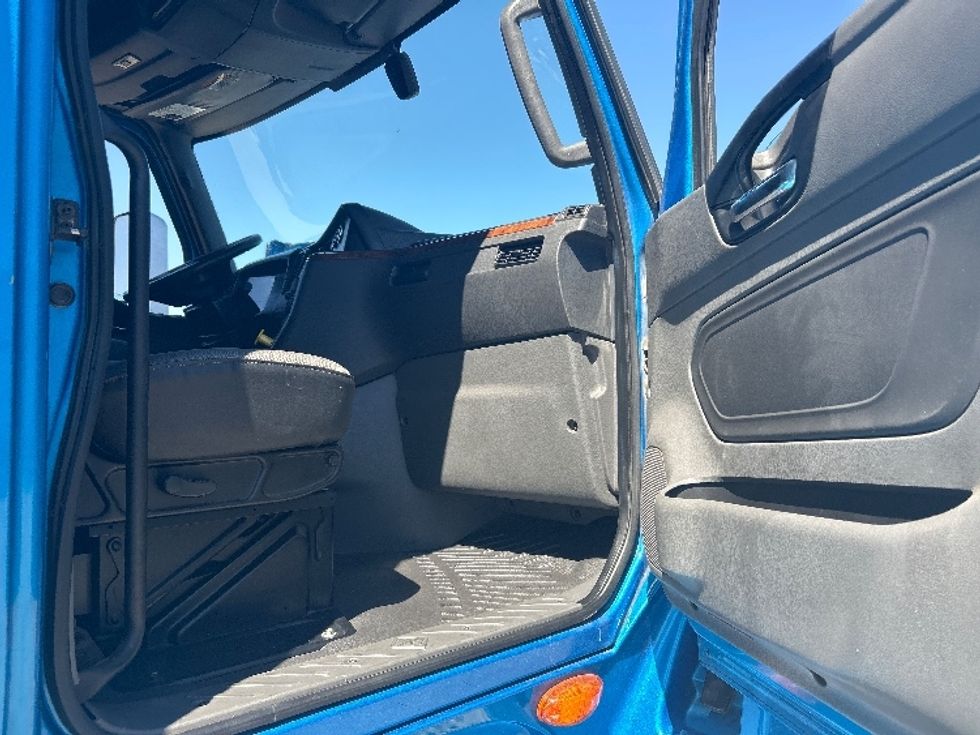 Sleeper Tractor-Heavy Duty Tractors-International-2021-LT625-El Paso-TX-727,015\n\t\tmiles-$ 33,250 - Image 13