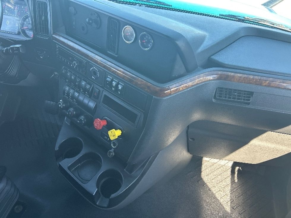 Sleeper Tractor-Heavy Duty Tractors-International-2021-LT625-El Paso-TX-727,015\n\t\tmiles-$ 33,250 - Image 15