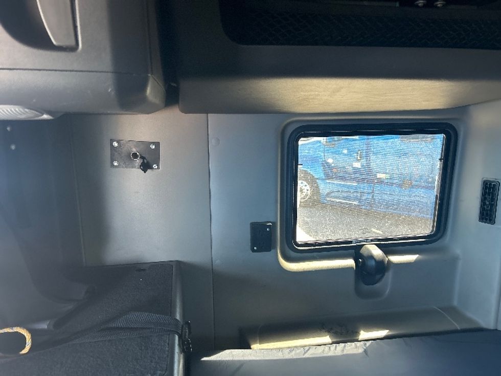 Sleeper Tractor-Heavy Duty Tractors-International-2021-LT625-El Paso-TX-727,015\n\t\tmiles-$ 33,250 - Image 19