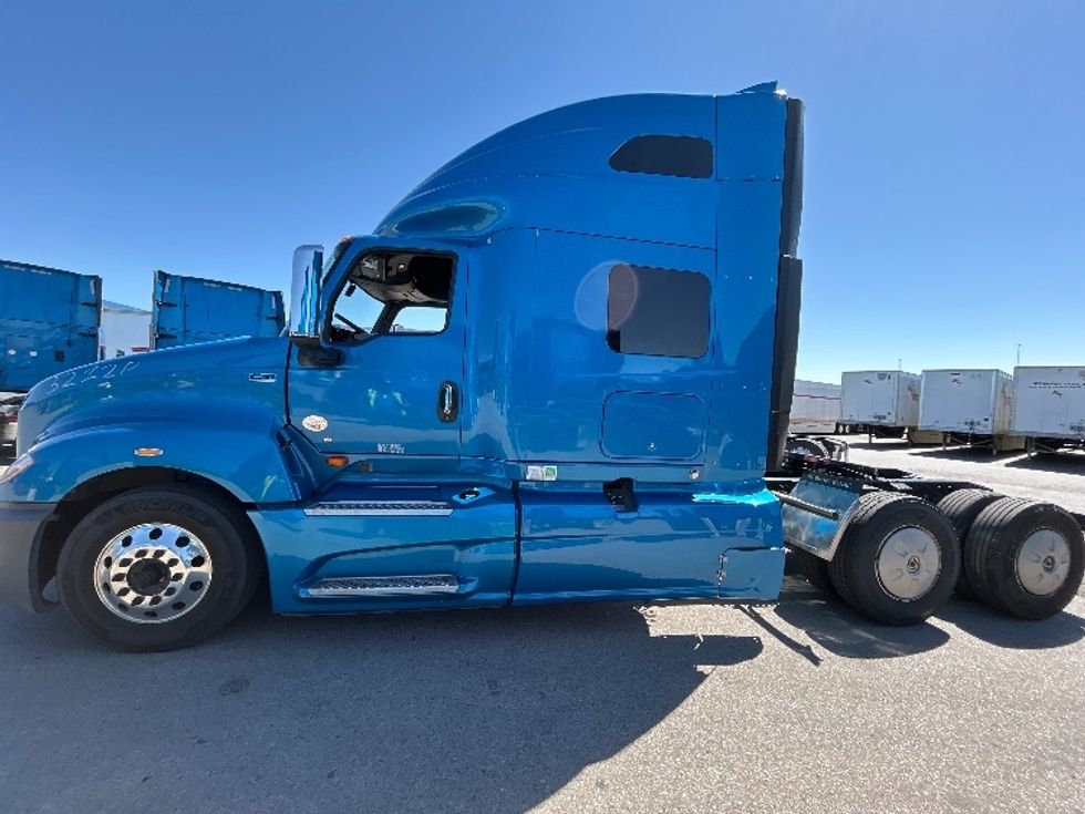 Sleeper Tractor-Heavy Duty Tractors-International-2021-LT625-El Paso-TX-727,015\n\t\tmiles-$ 33,250 - Image 4