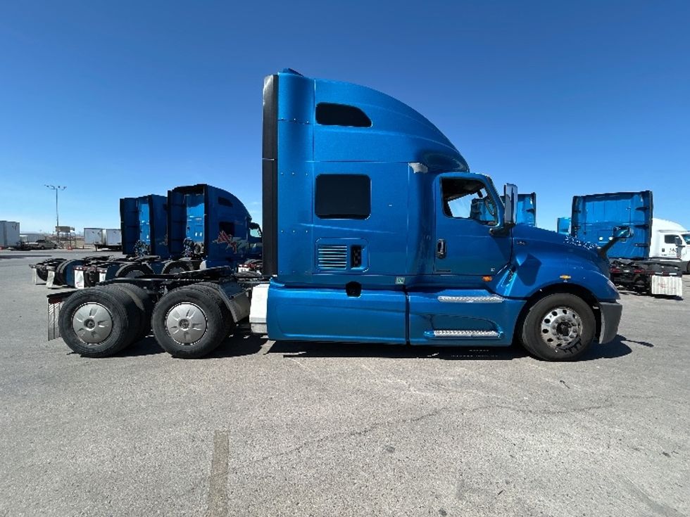 Sleeper Tractor-Heavy Duty Tractors-International-2021-LT625-El Paso-TX-727,015\n\t\tmiles-$ 33,250 - Image 8
