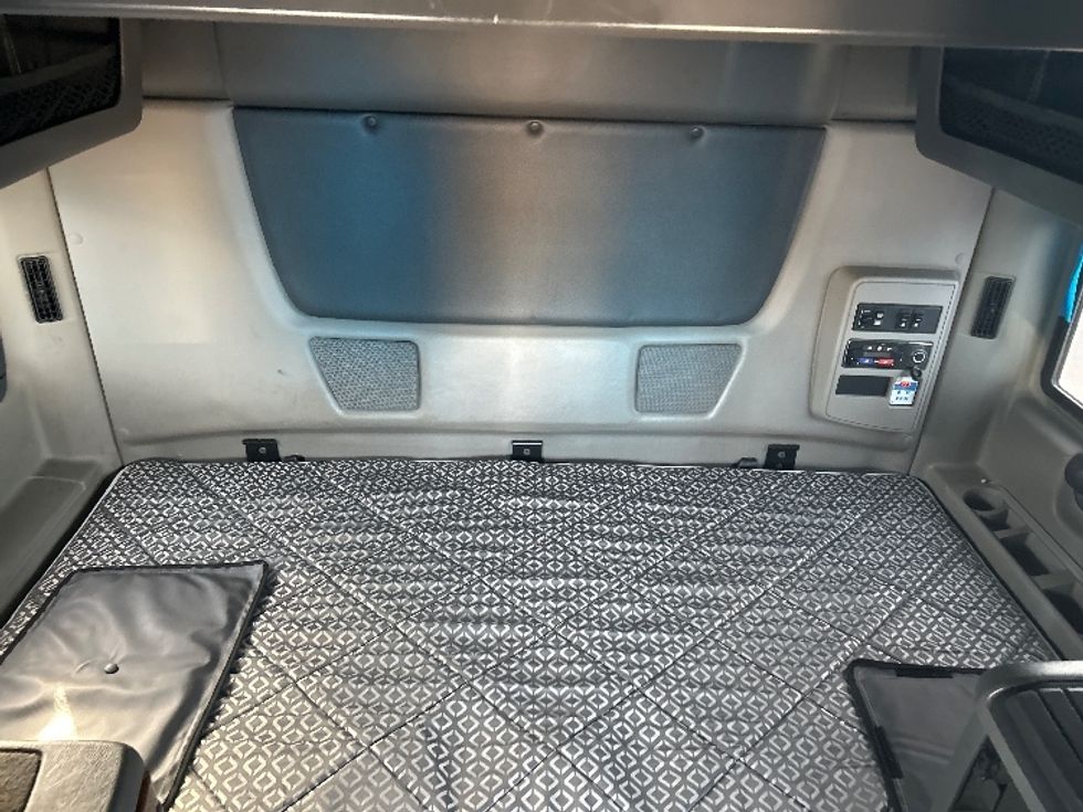 Sleeper Tractor-Heavy Duty Tractors-International-2021-LT625-El Paso-TX-727,158\n\t\tmiles-$ 32,500 - Image 17