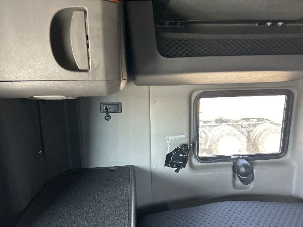 Sleeper Tractor-Heavy Duty Tractors-International-2021-LT625-El Paso-TX-729,262\n\t\tmiles-$ 27,750 - Image 19