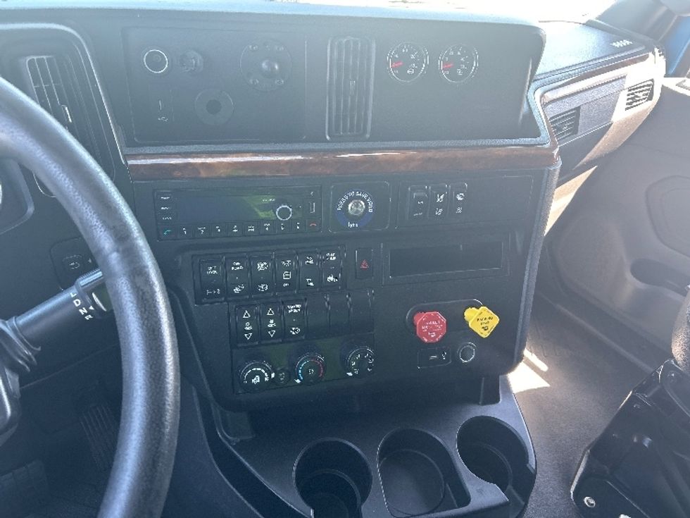 Sleeper Tractor-Heavy Duty Tractors-International-2021-LT625-El Paso-TX-732,465\n\t\tmiles-$ 34,250 - Image 10