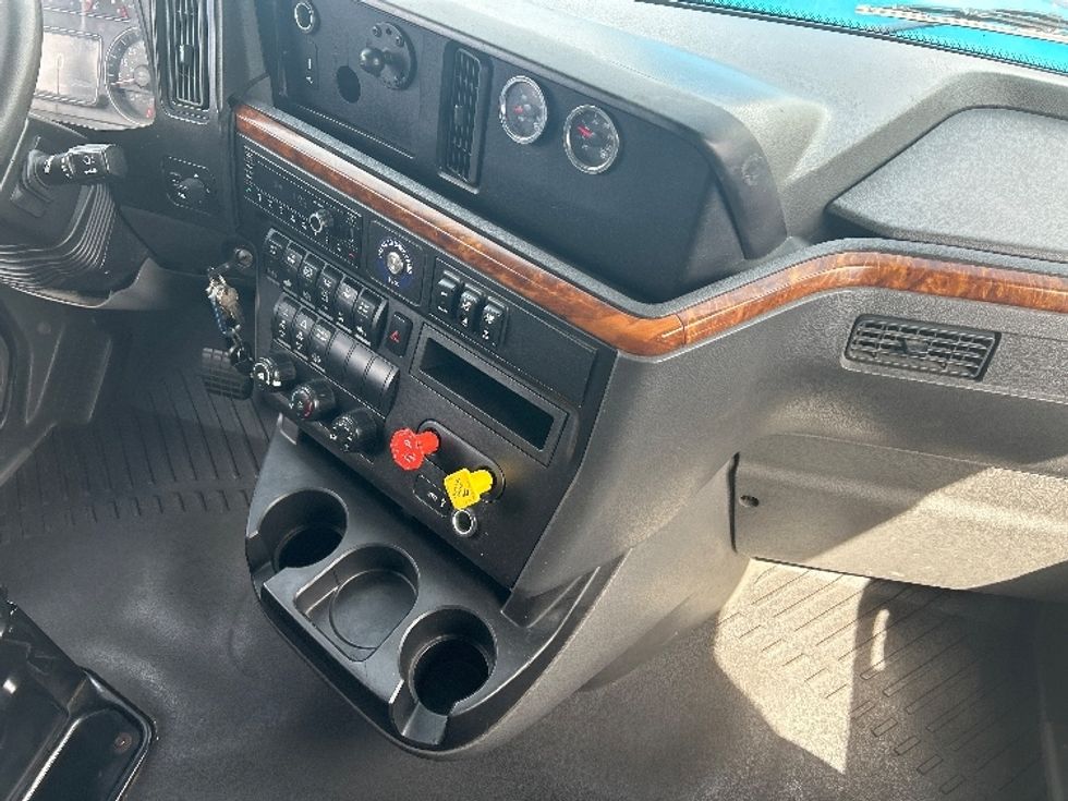 Sleeper Tractor-Heavy Duty Tractors-International-2021-LT625-El Paso-TX-733,897\n\t\tmiles-$ 33,500 - Image 15