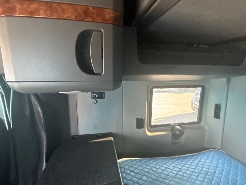 Sleeper Tractor-Heavy Duty Tractors-International-2021-LT625-El Paso-TX-738,098\n\t\tmiles-$ 27,500 - Image 19