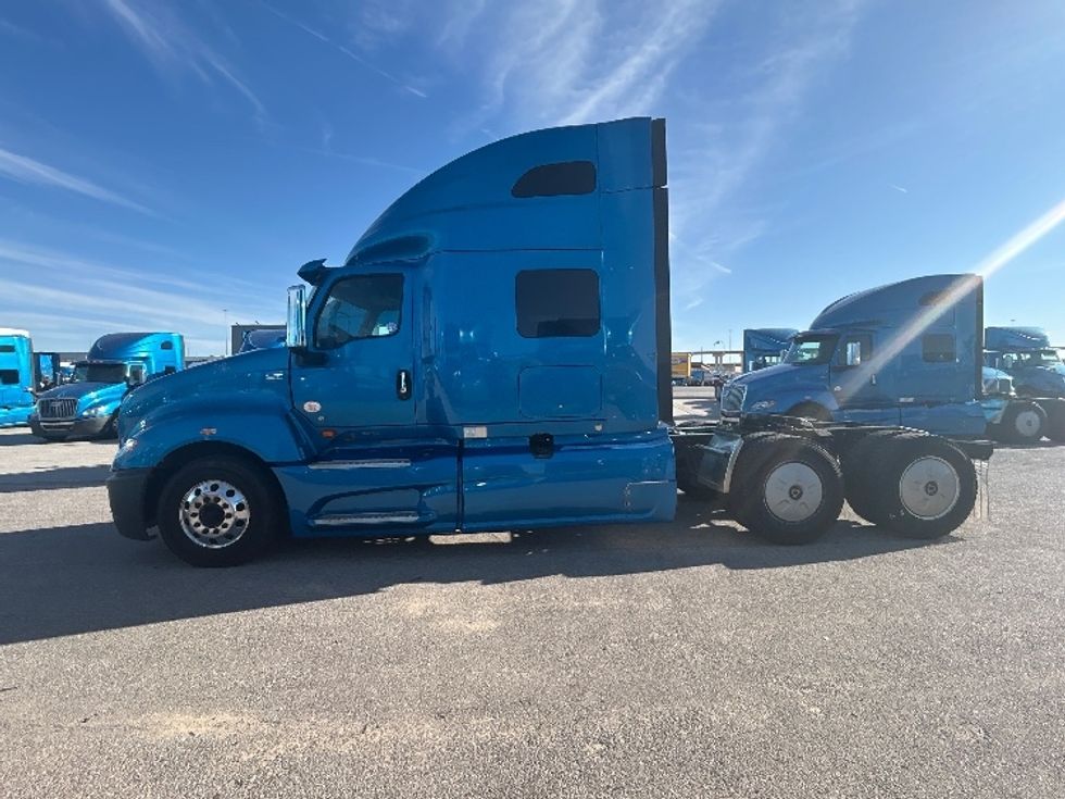 Sleeper Tractor-Heavy Duty Tractors-International-2021-LT625-El Paso-TX-738,098\n\t\tmiles-$ 27,500 - Image 4