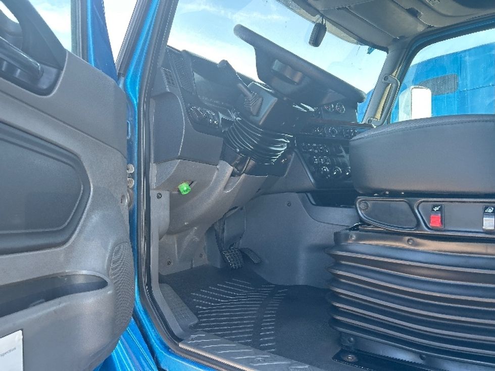 Sleeper Tractor-Heavy Duty Tractors-International-2021-LT625-El Paso-TX-738,098\n\t\tmiles-$ 27,500 - Image 9