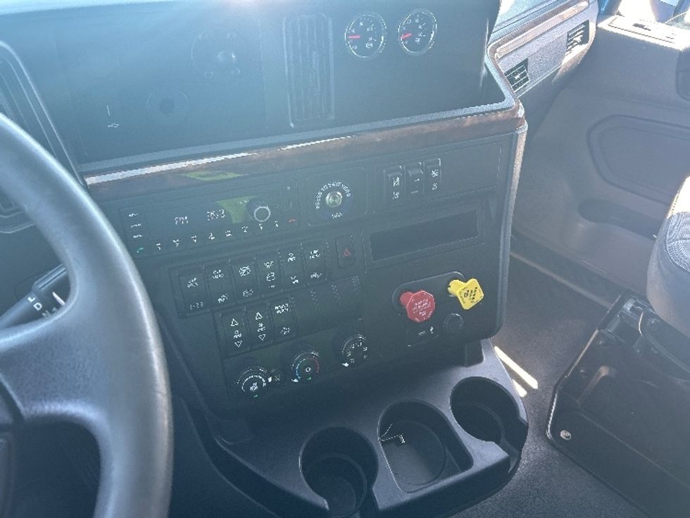 Sleeper Tractor-Heavy Duty Tractors-International-2021-LT625-El Paso-TX-738,830\n\t\tmiles-$ 33,250 - Image 10
