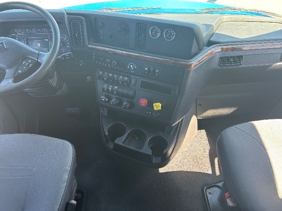 Sleeper Tractor-Heavy Duty Tractors-International-2021-LT625-El Paso-TX-738,830\n\t\tmiles-$ 33,250 - Image 12