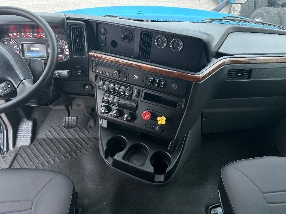 Sleeper Tractor-Heavy Duty Tractors-International-2021-LT625-El Paso-TX-743,804\n\t\tmiles-$ 28,500 - Image 12
