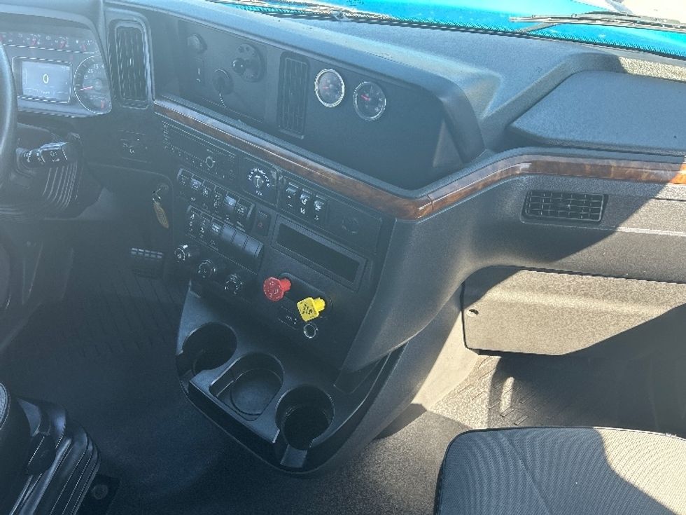 Sleeper Tractor-Heavy Duty Tractors-International-2021-LT625-El Paso-TX-744,213\n\t\tmiles-$ 33,250 - Image 15