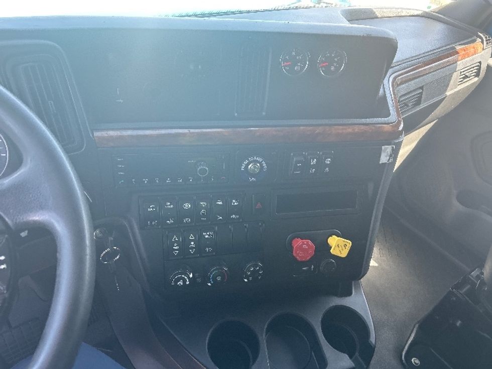 Sleeper Tractor-Heavy Duty Tractors-International-2021-LT625-El Paso-TX-749,124\n\t\tmiles-$ 29,250 - Image 10