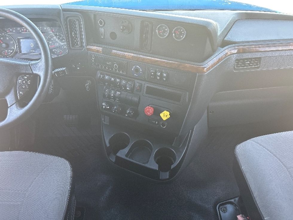 Sleeper Tractor-Heavy Duty Tractors-International-2021-LT625-El Paso-TX-749,506\n\t\tmiles-$ 27,750 - Image 12
