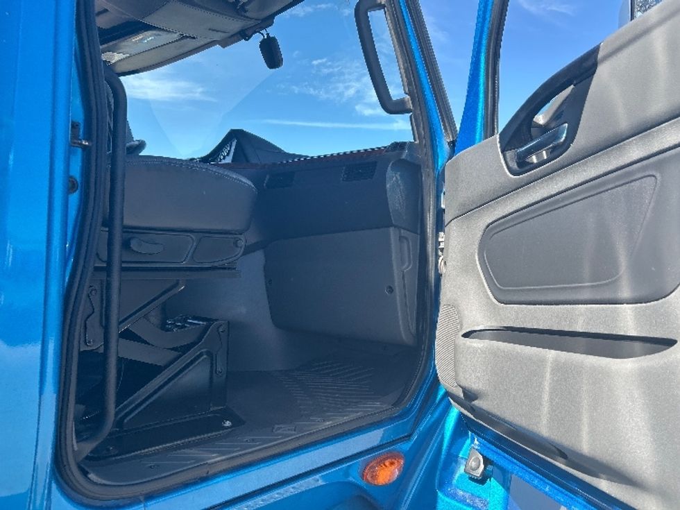 Sleeper Tractor-Heavy Duty Tractors-International-2021-LT625-El Paso-TX-749,506\n\t\tmiles-$ 27,750 - Image 13