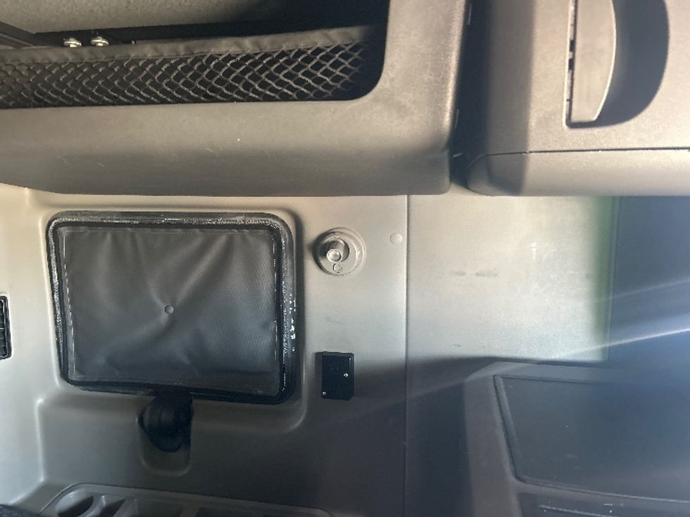 Sleeper Tractor-Heavy Duty Tractors-International-2021-LT625-El Paso-TX-749,506\n\t\tmiles-$ 27,750 - Image 18