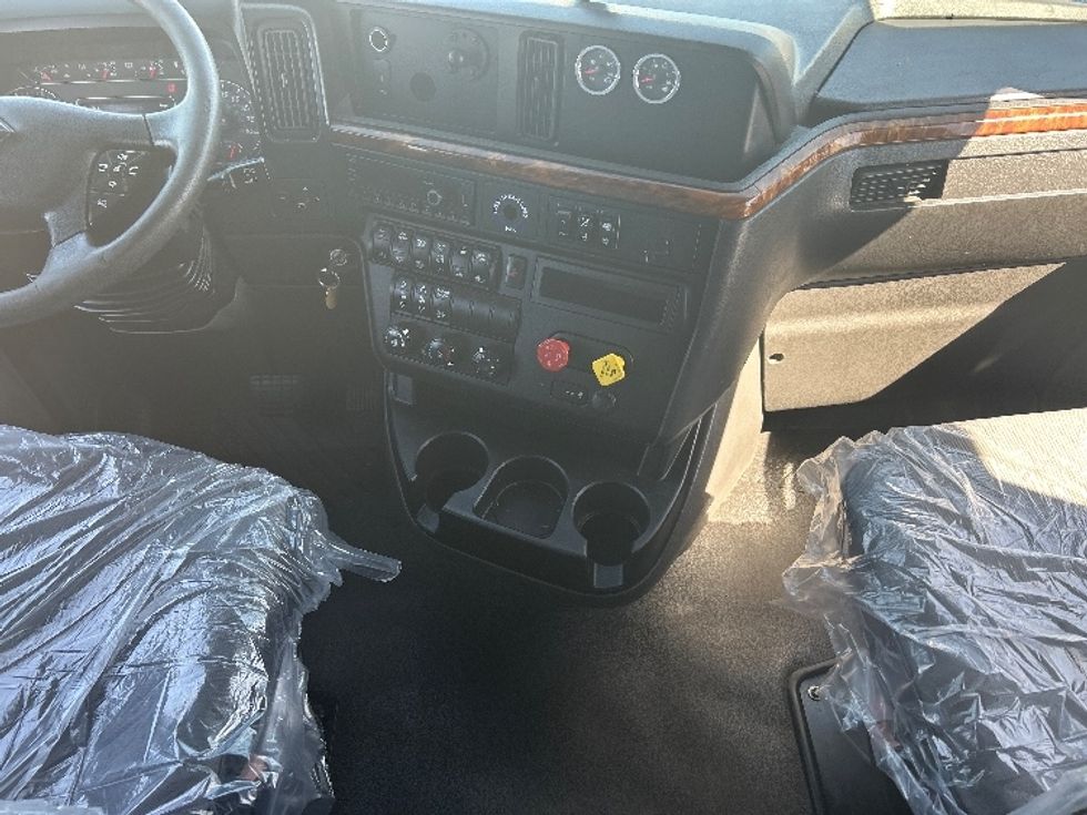 Sleeper Tractor-Heavy Duty Tractors-International-2021-LT625-El Paso-TX-750,008\n\t\tmiles-$ 27,750 - Image 12