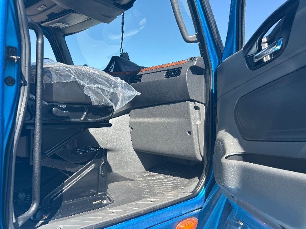 Sleeper Tractor-Heavy Duty Tractors-International-2021-LT625-El Paso-TX-750,008\n\t\tmiles-$ 27,750 - Image 13